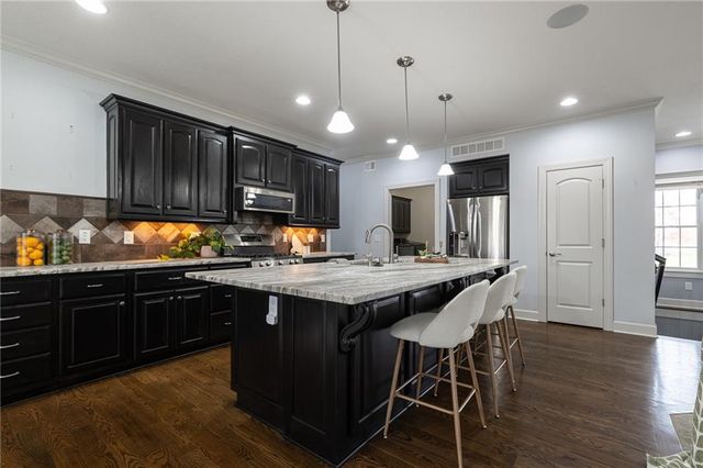 12815 Hubbard Road, Kansas City, KS 66109