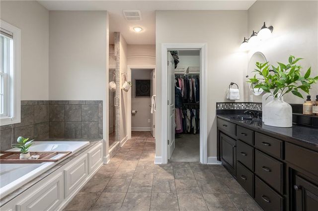 12815 Hubbard Road, Kansas City, KS 66109