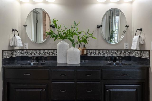 12815 Hubbard Road, Kansas City, KS 66109