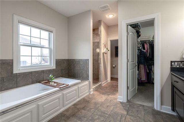 12815 Hubbard Road, Kansas City, KS 66109