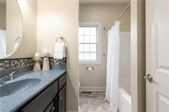 12815 Hubbard Road, Kansas City, KS 66109