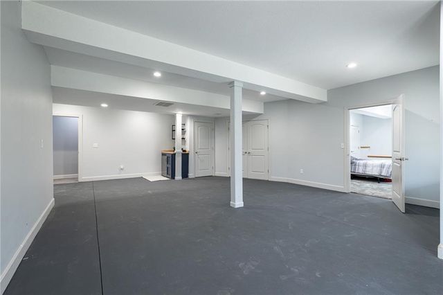 12815 Hubbard Road, Kansas City, KS 66109