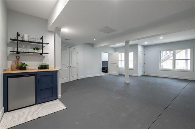 12815 Hubbard Road, Kansas City, KS 66109