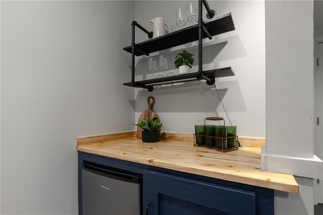 12815 Hubbard Road, Kansas City, KS 66109