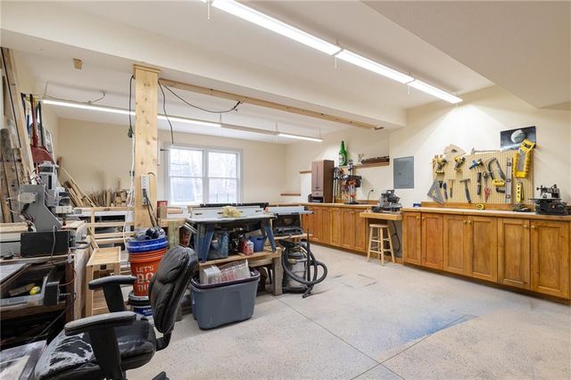 12815 Hubbard Road, Kansas City, KS 66109