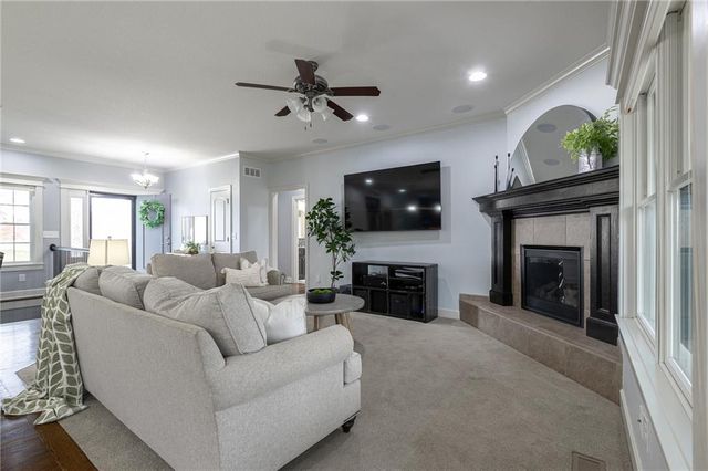 12815 Hubbard Road, Kansas City, KS 66109