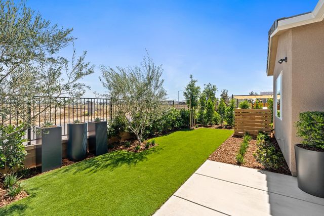 739 Solar Lane, Clovis, CA 93619
