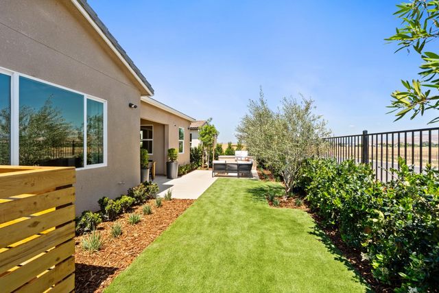 739 Solar Lane, Clovis, CA 93619
