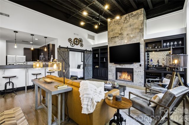 127 N Tryon Street 303, Charlotte, NC 28202