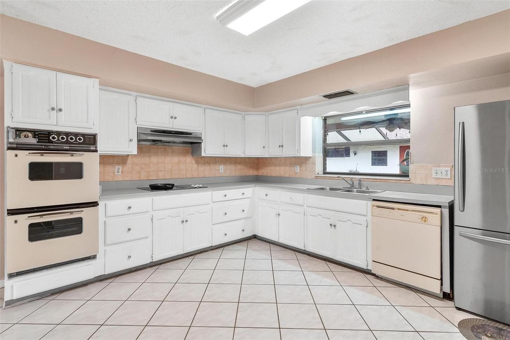 Image 14 of property listing at 2500 URICK STREET, Fruitland Park, FL 34731