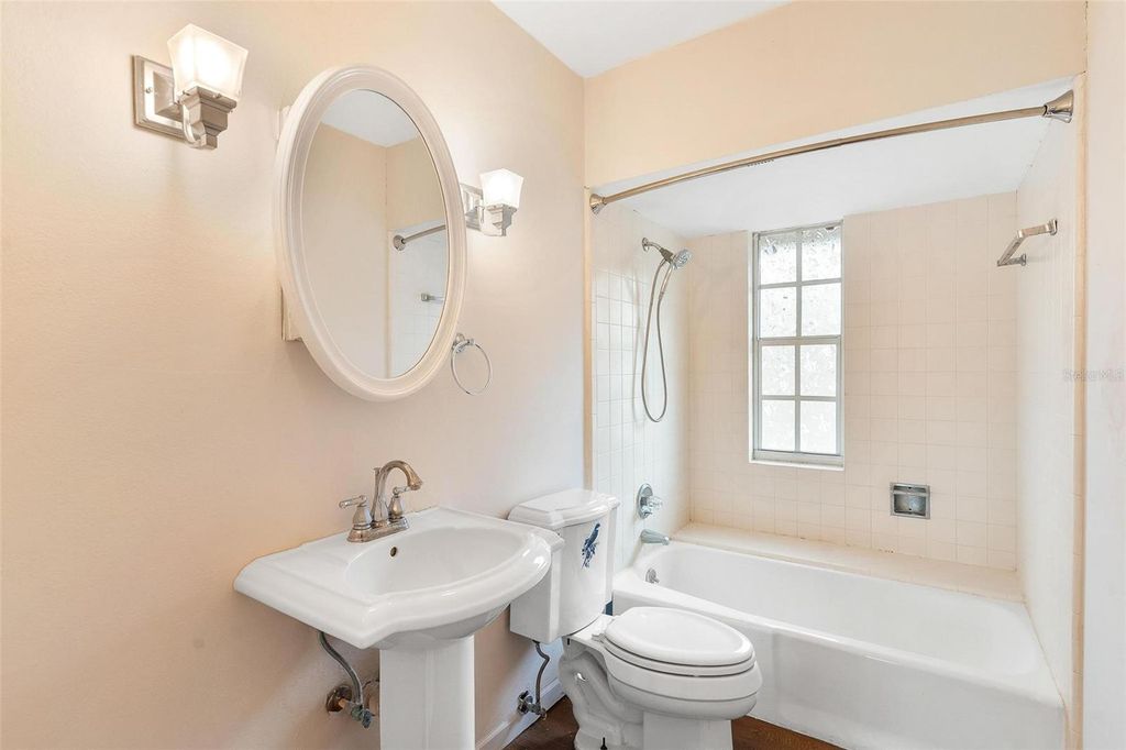 Image 33 of property listing at 2500 URICK STREET, Fruitland Park, FL 34731