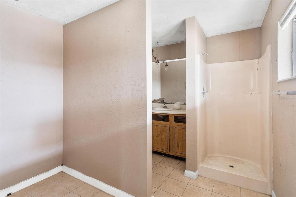 Image 43 of property listing at 2500 URICK STREET, Fruitland Park, FL 34731