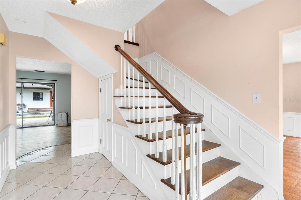 Image 6 of property listing at 2500 URICK STREET, Fruitland Park, FL 34731