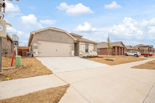 2220 Barnwell Drive, Fort Worth, TX 76108
