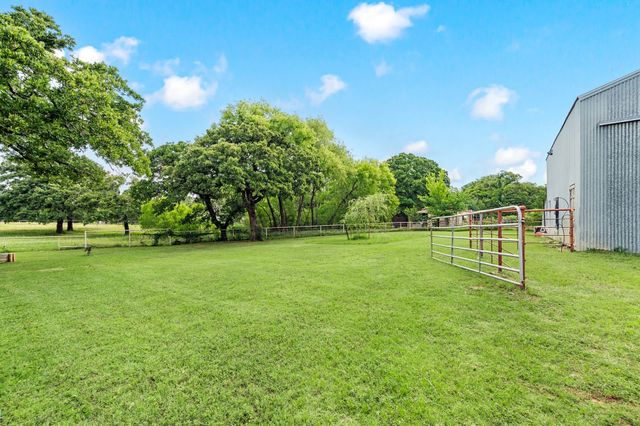 3900 Moseley Road, Cross Roads, TX 76227
