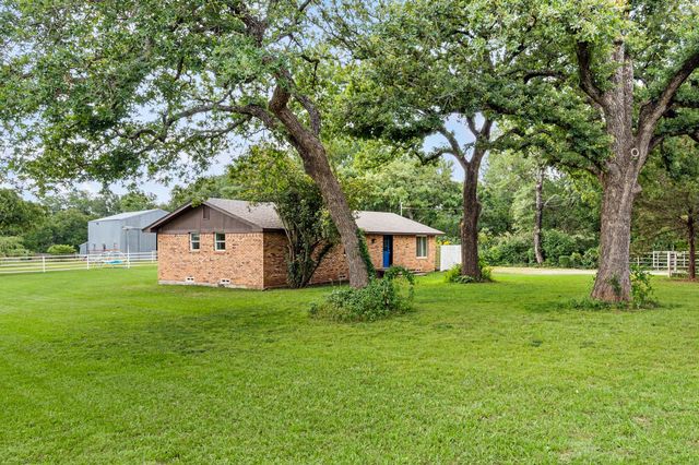 3900 Moseley Road, Cross Roads, TX 76227