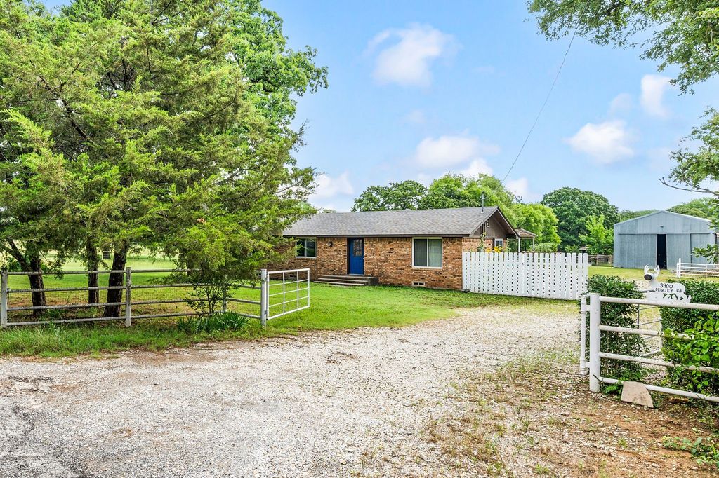 3900 Moseley Road, Cross Roads, TX 76227