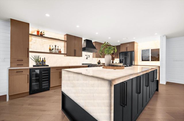 330 LEEWARD ISLAND, Clearwater Beach, FL 33767