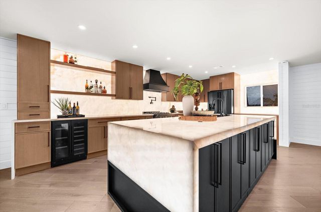 330 LEEWARD ISLAND, Clearwater Beach, FL 33767