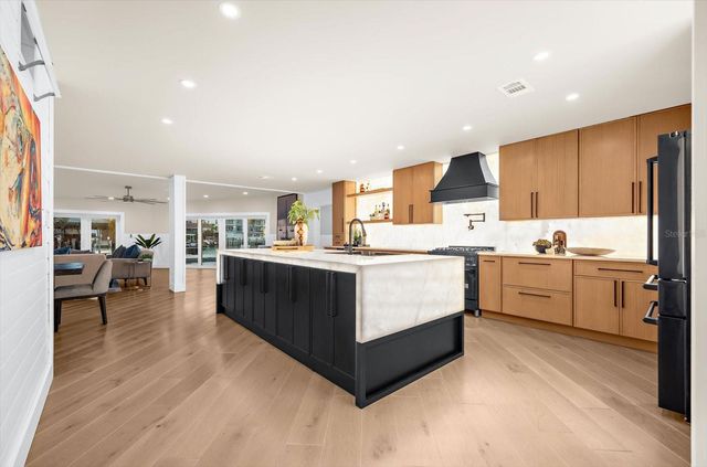 330 LEEWARD ISLAND, Clearwater Beach, FL 33767