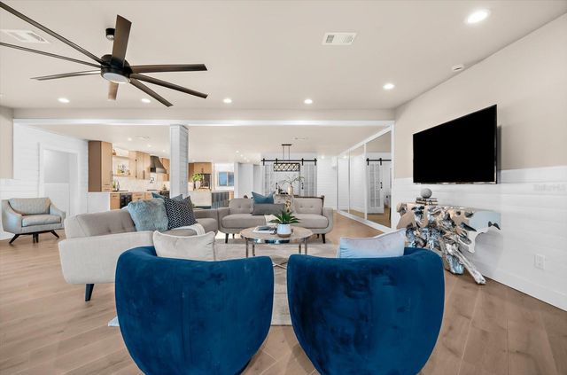 330 LEEWARD ISLAND, Clearwater Beach, FL 33767