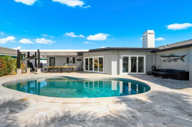 330 LEEWARD ISLAND, Clearwater Beach, FL 33767