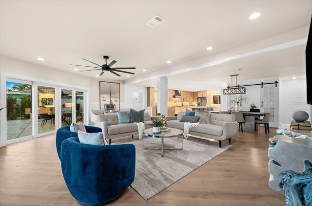 330 LEEWARD ISLAND, Clearwater Beach, FL 33767