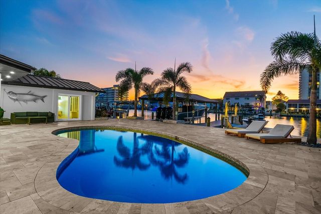 330 LEEWARD ISLAND, Clearwater Beach, FL 33767