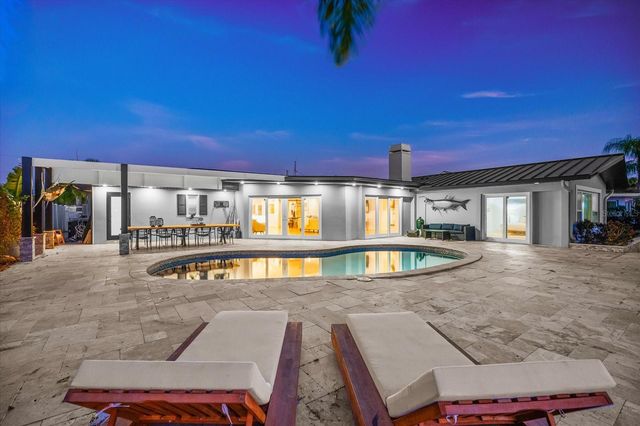 330 LEEWARD ISLAND, Clearwater Beach, FL 33767