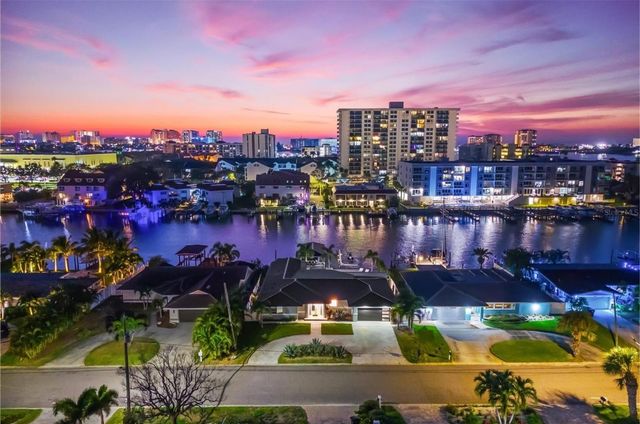 330 LEEWARD ISLAND, Clearwater Beach, FL 33767