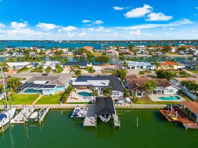 330 LEEWARD ISLAND, Clearwater Beach, FL 33767