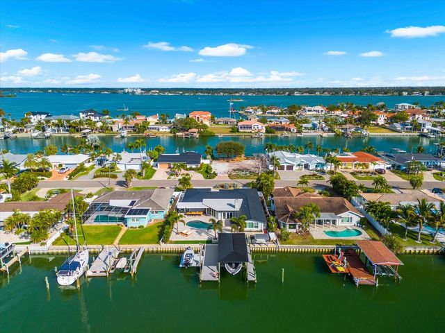 330 LEEWARD ISLAND, Clearwater Beach, FL 33767
