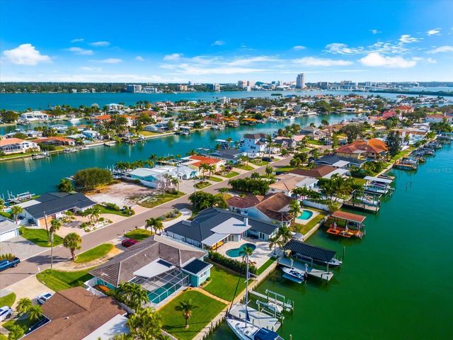 330 LEEWARD ISLAND, Clearwater Beach, FL 33767
