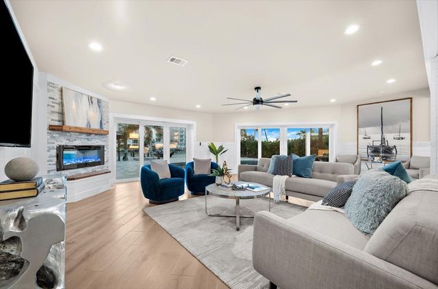 330 LEEWARD ISLAND, Clearwater Beach, FL 33767