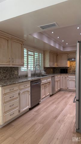 12246 Cattle King Drive, Bakersfield, CA 93306