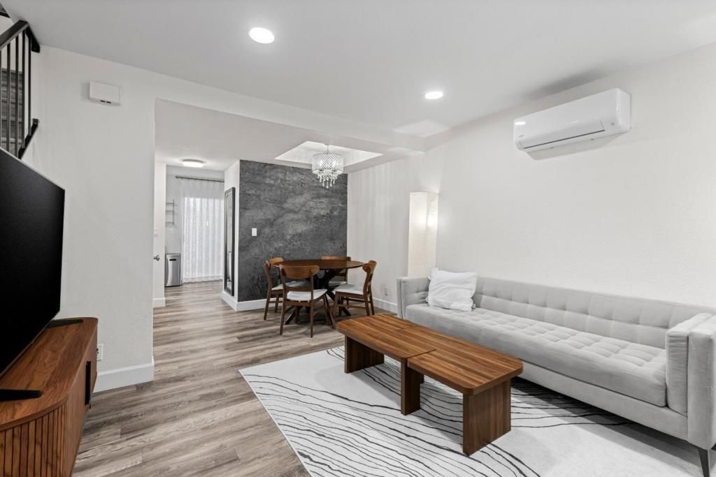 Image 9 of property listing at 482 S Willard Avenue, San Jose, CA 95126