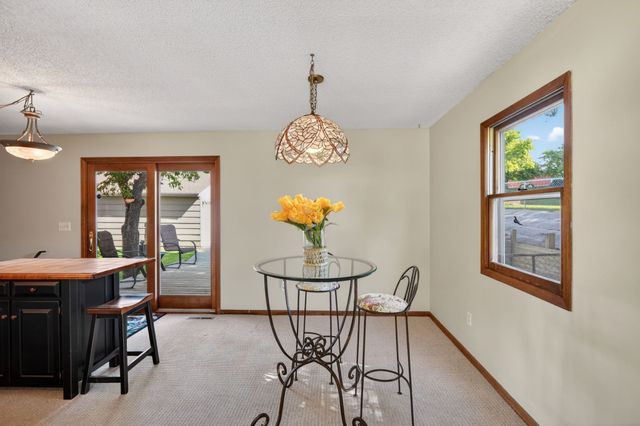 6800 NW 53rd Street, Johnston, IA 50131