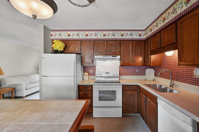 6800 NW 53rd Street, Johnston, IA 50131