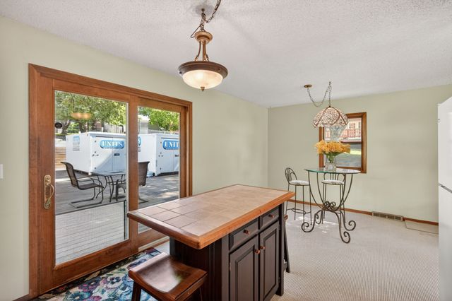 6800 NW 53rd Street, Johnston, IA 50131