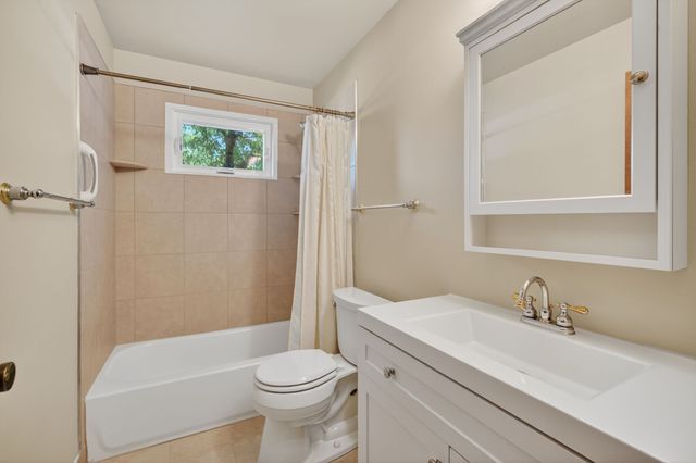 6800 NW 53rd Street, Johnston, IA 50131