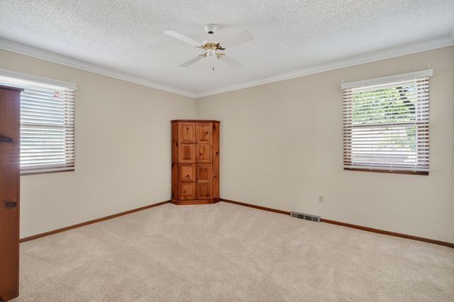 6800 NW 53rd Street, Johnston, IA 50131