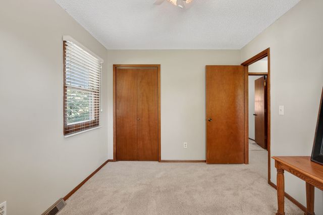 6800 NW 53rd Street, Johnston, IA 50131