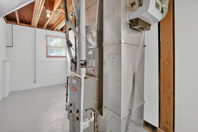 6800 NW 53rd Street, Johnston, IA 50131