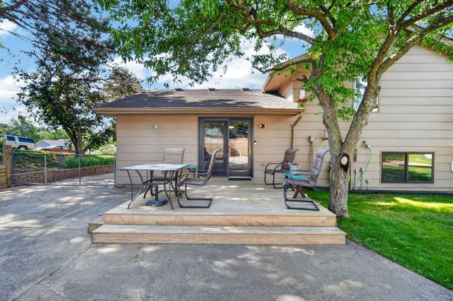 6800 NW 53rd Street, Johnston, IA 50131