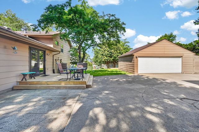 6800 NW 53rd Street, Johnston, IA 50131