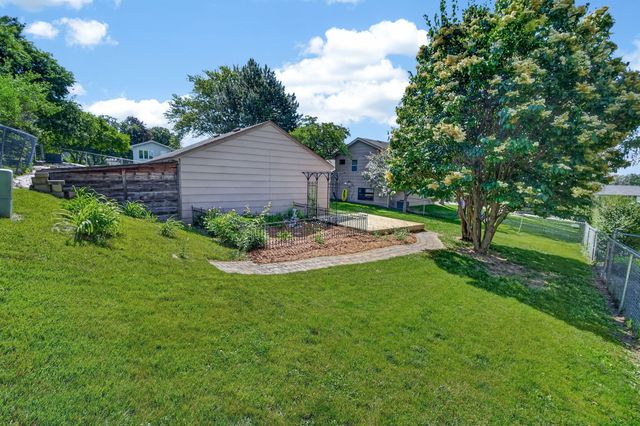 6800 NW 53rd Street, Johnston, IA 50131