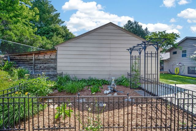 6800 NW 53rd Street, Johnston, IA 50131