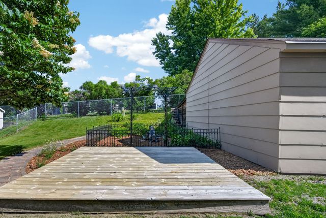 6800 NW 53rd Street, Johnston, IA 50131