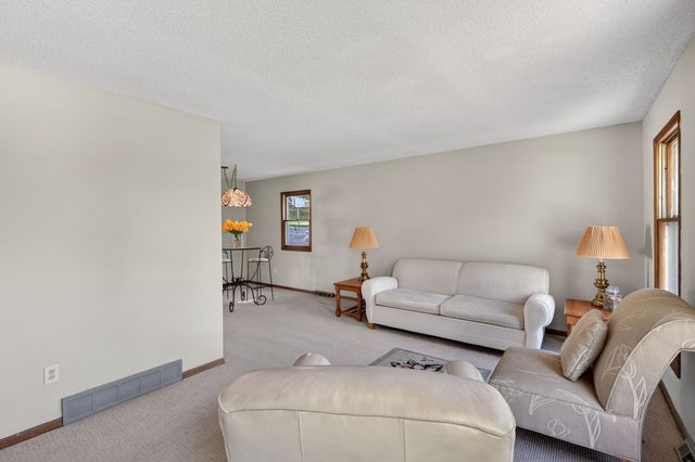 6800 NW 53rd Street, Johnston, IA 50131