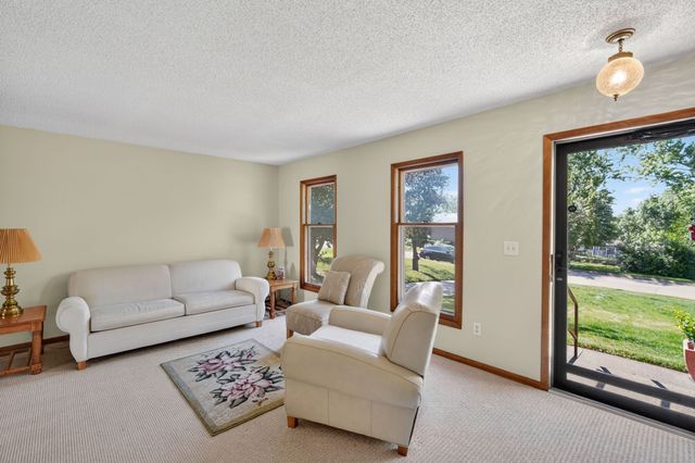 6800 NW 53rd Street, Johnston, IA 50131